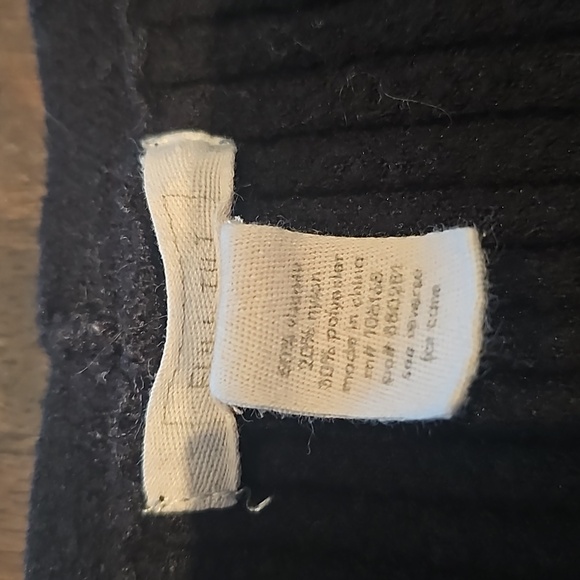 Cropped, v neck, ribbed, button up, short sleeve sweater - Picture 4 of 6